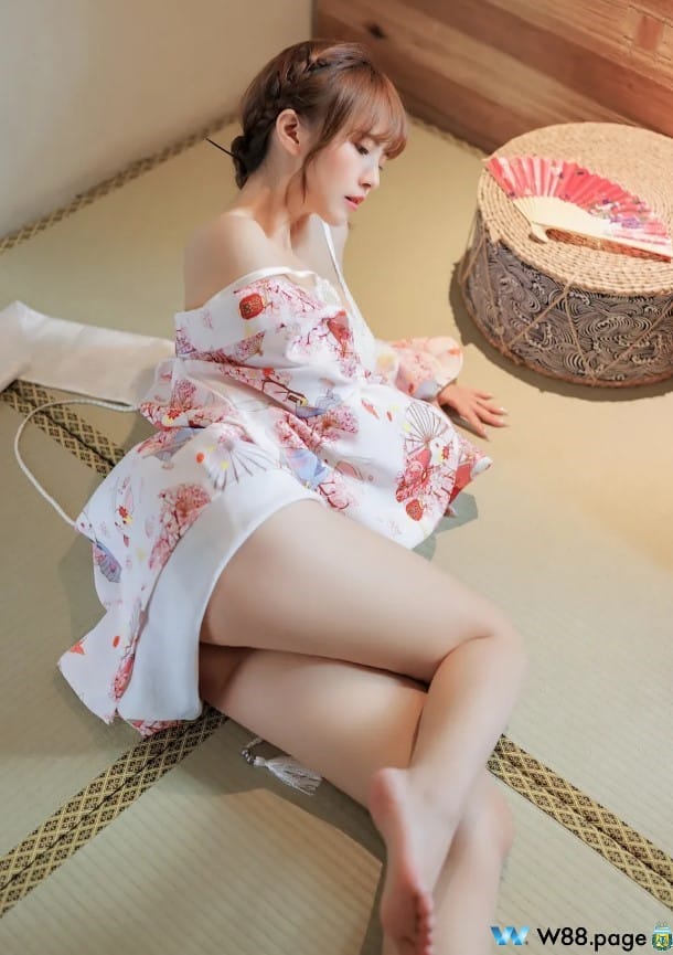 Zhang Si Yun lả lơi khoe sắc vóc nuột nà trong tà Kimono (8)
