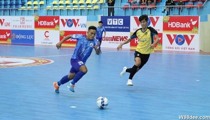 Đá futsal là bóng đá được tổ chức trong nhà thi đấu